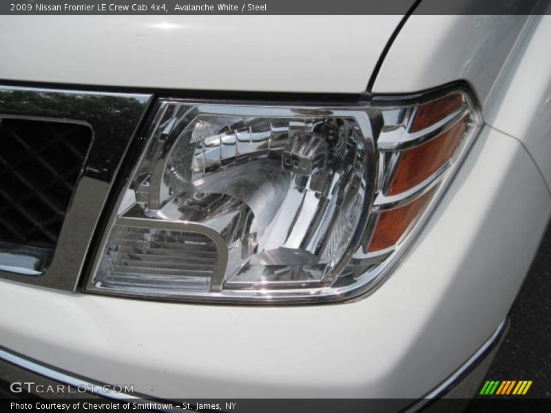 Avalanche White / Steel 2009 Nissan Frontier LE Crew Cab 4x4