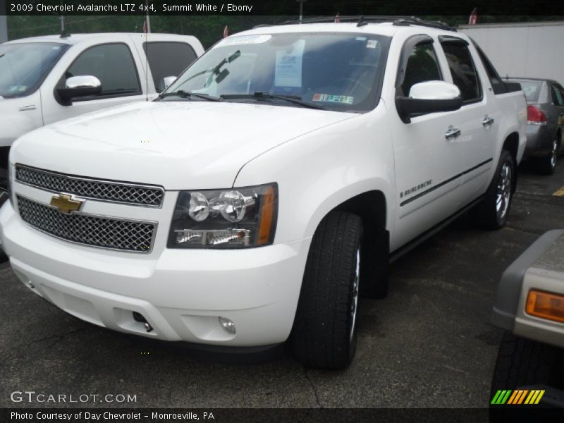 Summit White / Ebony 2009 Chevrolet Avalanche LTZ 4x4