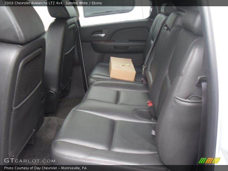 Summit White / Ebony 2009 Chevrolet Avalanche LTZ 4x4