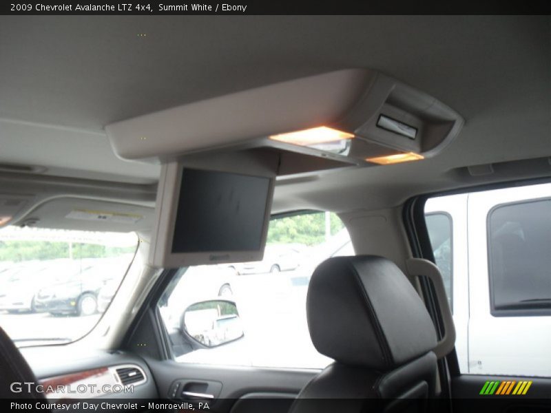 Summit White / Ebony 2009 Chevrolet Avalanche LTZ 4x4