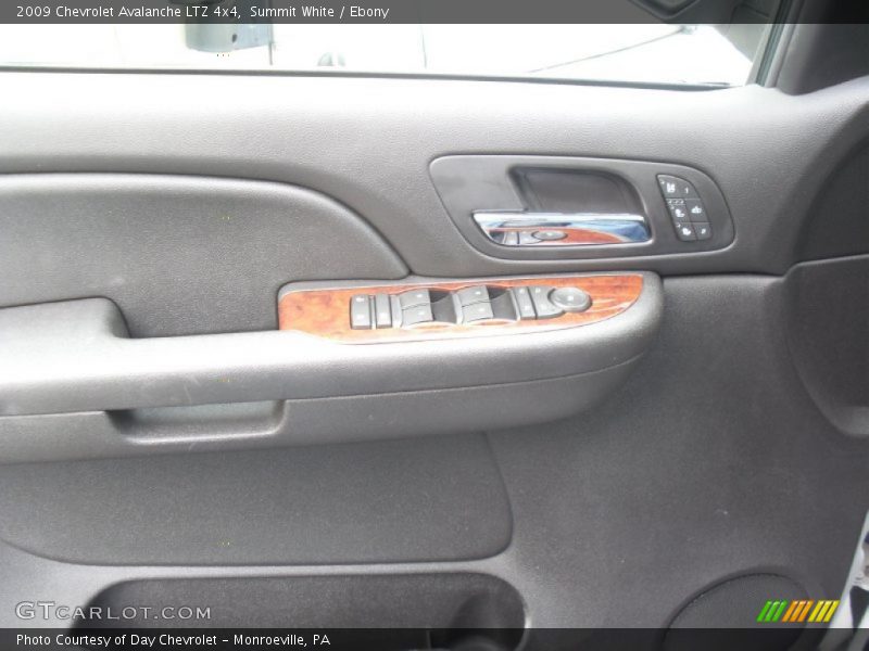Summit White / Ebony 2009 Chevrolet Avalanche LTZ 4x4