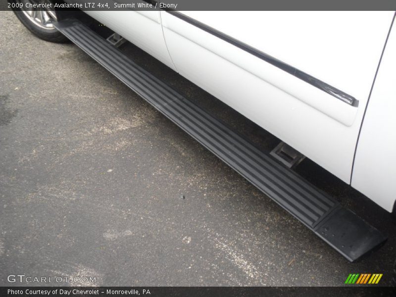 Summit White / Ebony 2009 Chevrolet Avalanche LTZ 4x4