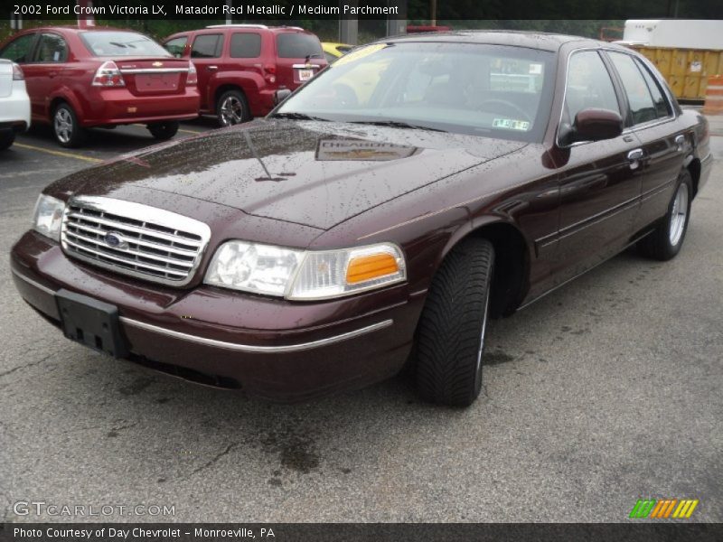 Matador Red Metallic / Medium Parchment 2002 Ford Crown Victoria LX