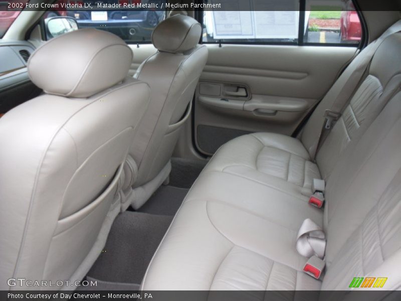 Matador Red Metallic / Medium Parchment 2002 Ford Crown Victoria LX