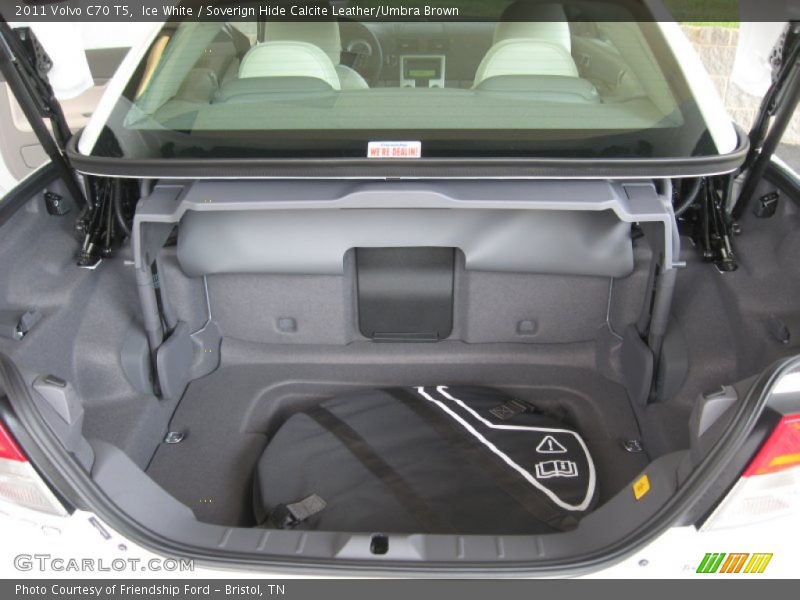 Ice White / Soverign Hide Calcite Leather/Umbra Brown 2011 Volvo C70 T5