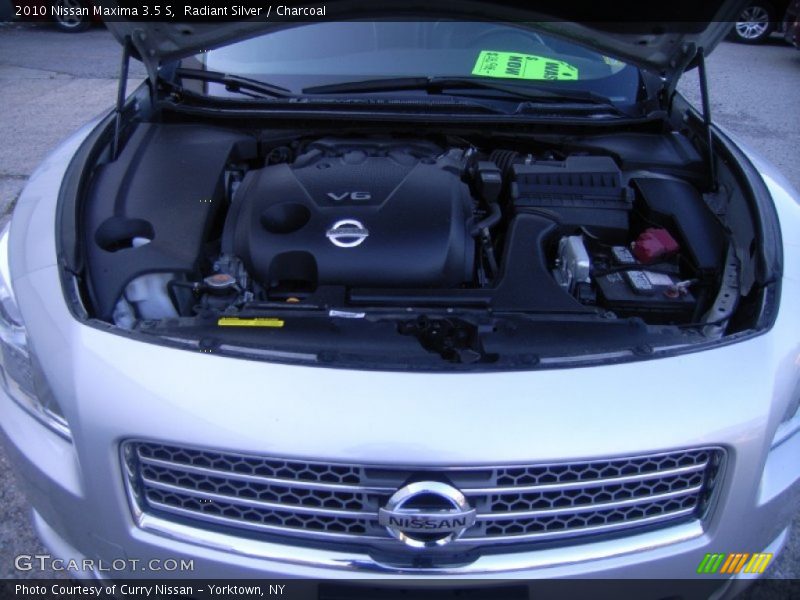 Radiant Silver / Charcoal 2010 Nissan Maxima 3.5 S