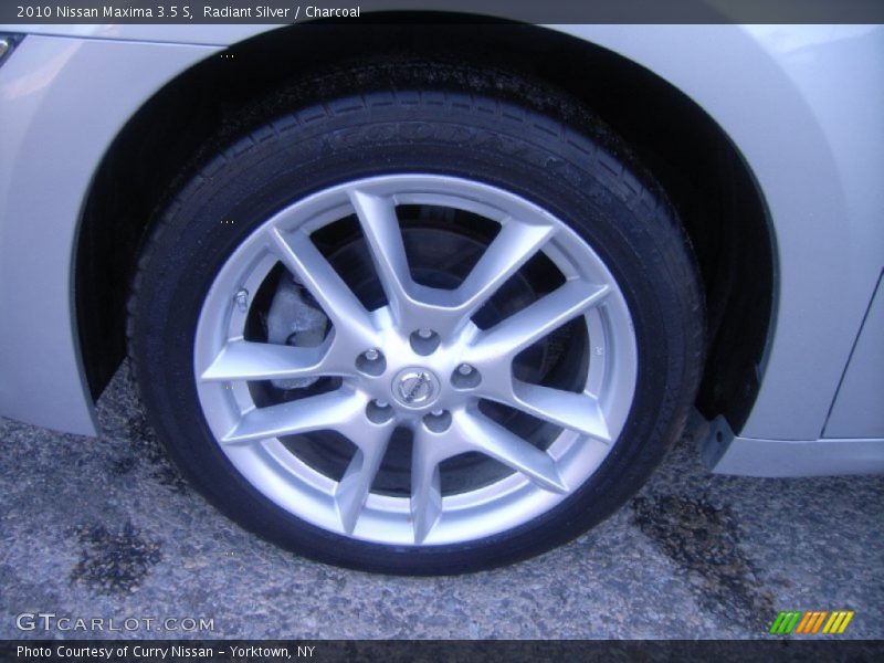 Radiant Silver / Charcoal 2010 Nissan Maxima 3.5 S