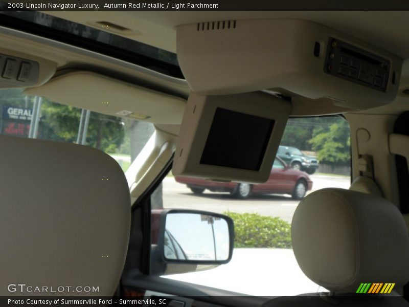 Autumn Red Metallic / Light Parchment 2003 Lincoln Navigator Luxury