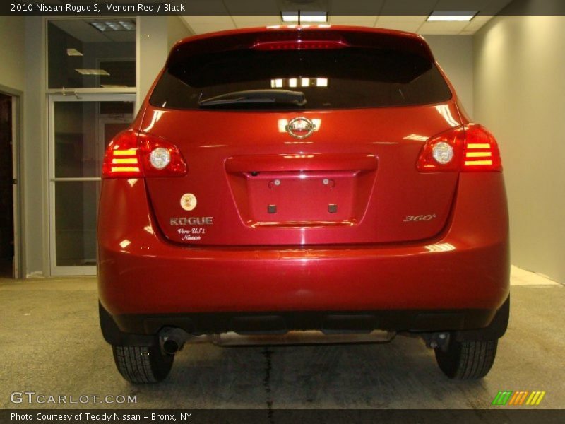 Venom Red / Black 2010 Nissan Rogue S