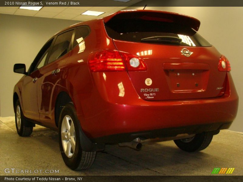 Venom Red / Black 2010 Nissan Rogue S