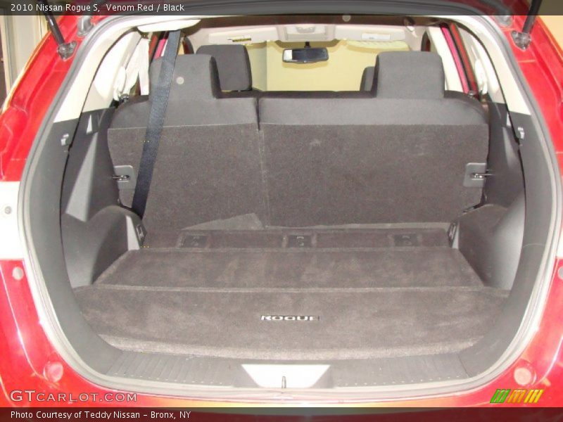Venom Red / Black 2010 Nissan Rogue S