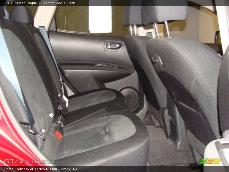 Venom Red / Black 2010 Nissan Rogue S