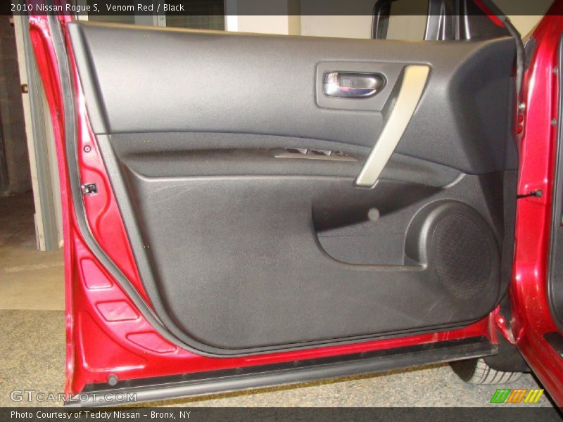 Venom Red / Black 2010 Nissan Rogue S