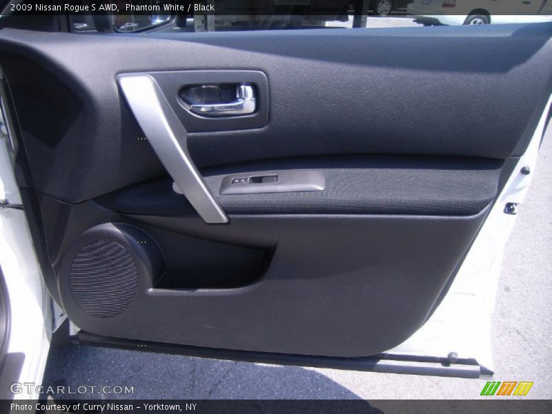 Phantom White / Black 2009 Nissan Rogue S AWD