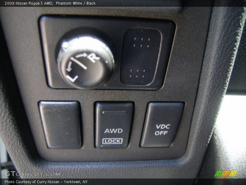 Phantom White / Black 2009 Nissan Rogue S AWD