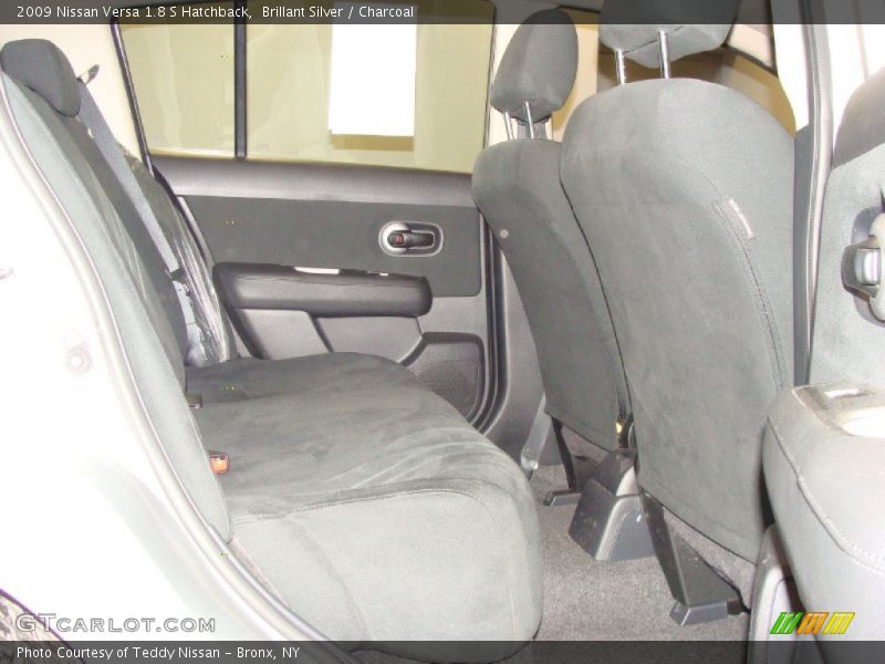 Brillant Silver / Charcoal 2009 Nissan Versa 1.8 S Hatchback