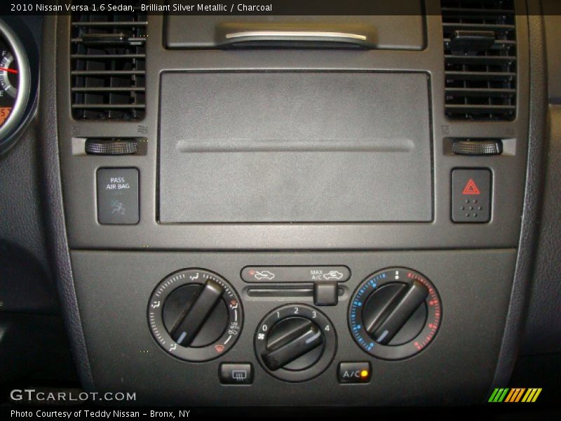 Brilliant Silver Metallic / Charcoal 2010 Nissan Versa 1.6 Sedan