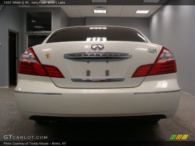 Ivory Pearl White / Latte 2005 Infiniti Q 45