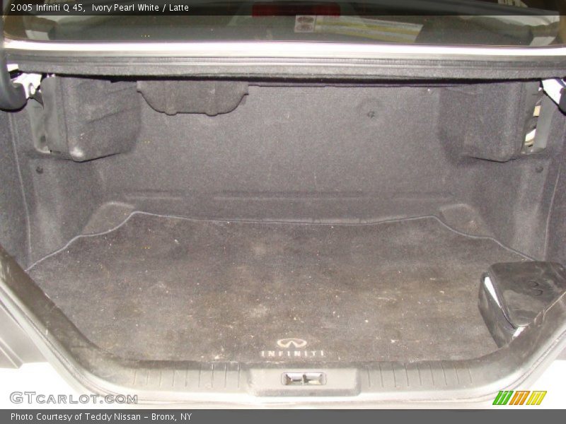 Ivory Pearl White / Latte 2005 Infiniti Q 45