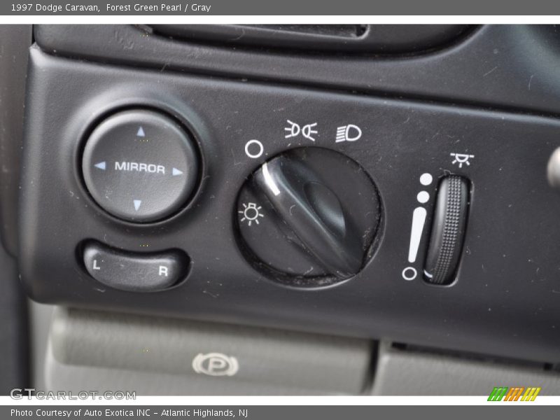 Forest Green Pearl / Gray 1997 Dodge Caravan