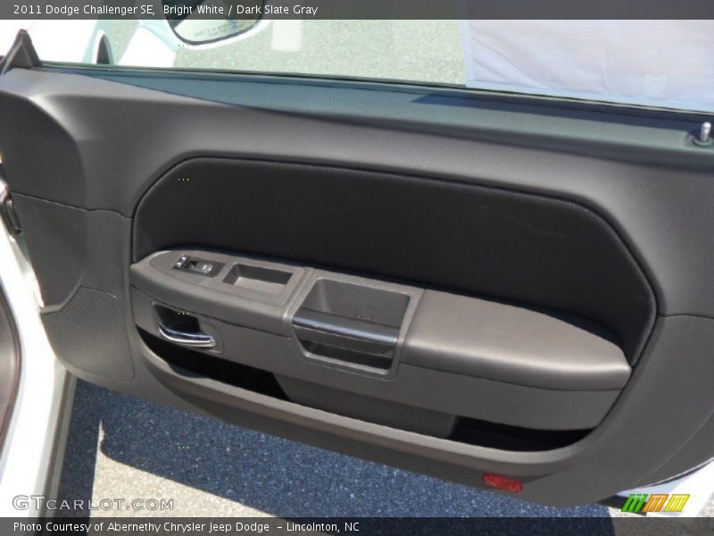 Bright White / Dark Slate Gray 2011 Dodge Challenger SE