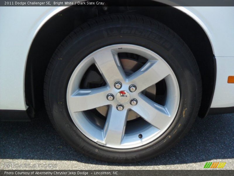 Bright White / Dark Slate Gray 2011 Dodge Challenger SE