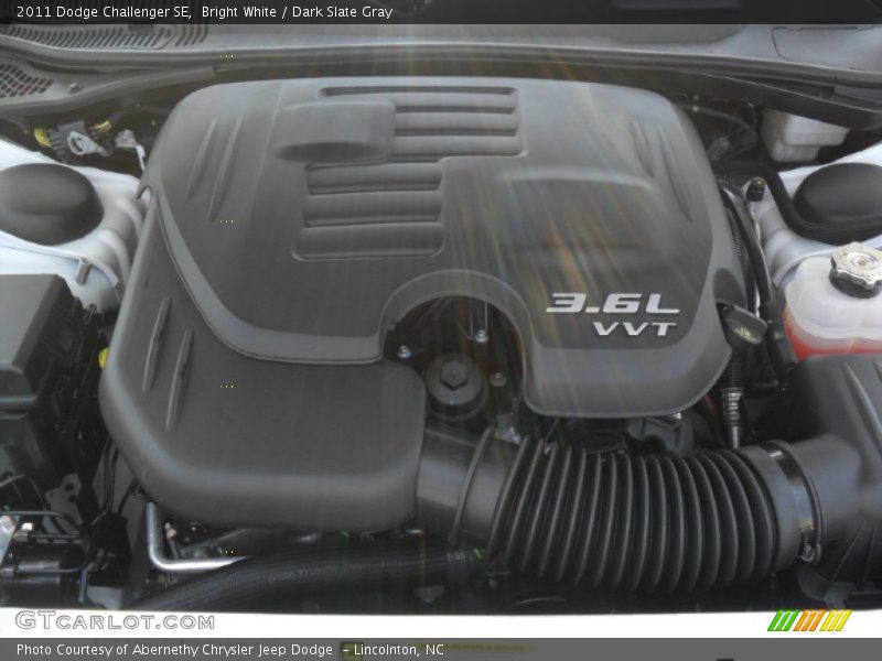 Bright White / Dark Slate Gray 2011 Dodge Challenger SE