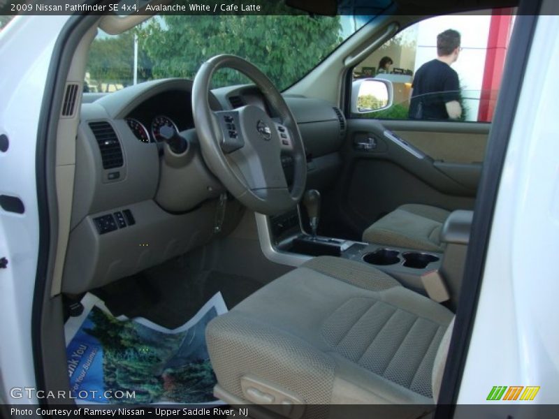 Avalanche White / Cafe Latte 2009 Nissan Pathfinder SE 4x4