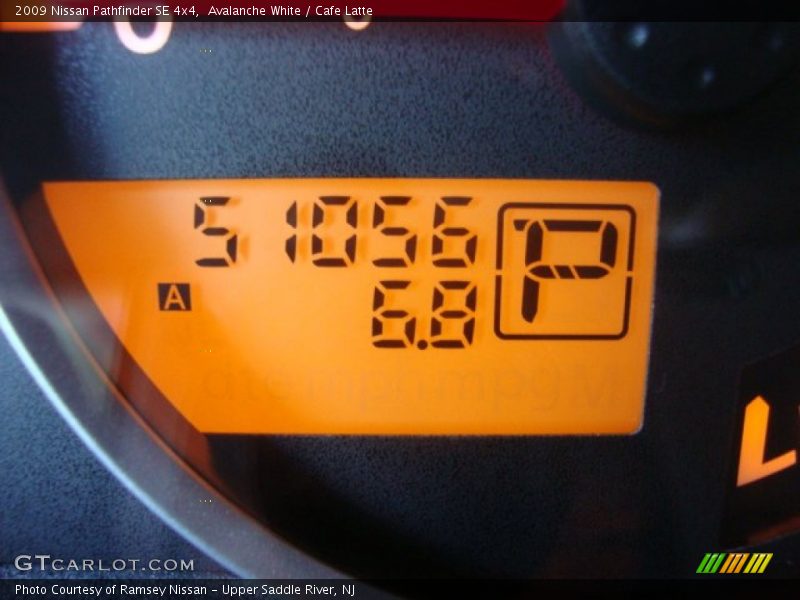 Avalanche White / Cafe Latte 2009 Nissan Pathfinder SE 4x4