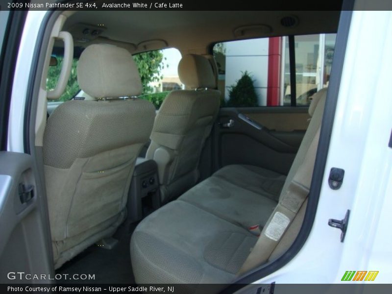 Avalanche White / Cafe Latte 2009 Nissan Pathfinder SE 4x4