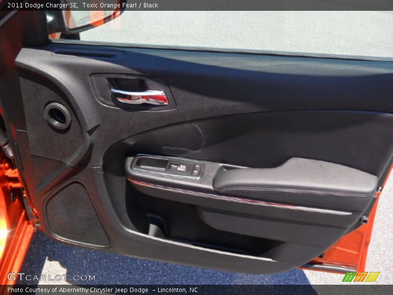Toxic Orange Pearl / Black 2011 Dodge Charger SE