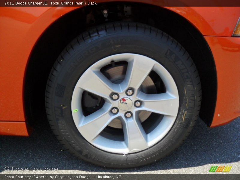 Toxic Orange Pearl / Black 2011 Dodge Charger SE