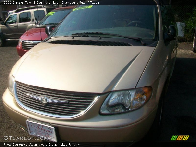 Champagne Pearl / Taupe 2001 Chrysler Town & Country Limited