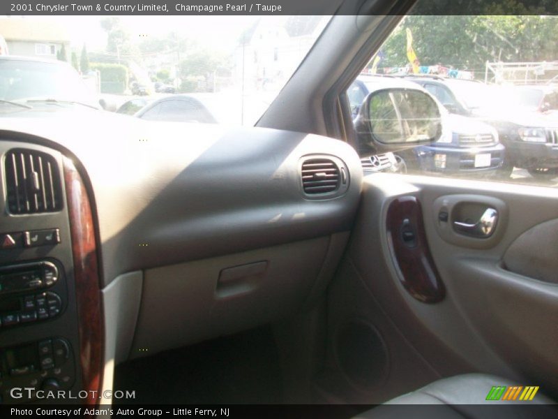 Champagne Pearl / Taupe 2001 Chrysler Town & Country Limited
