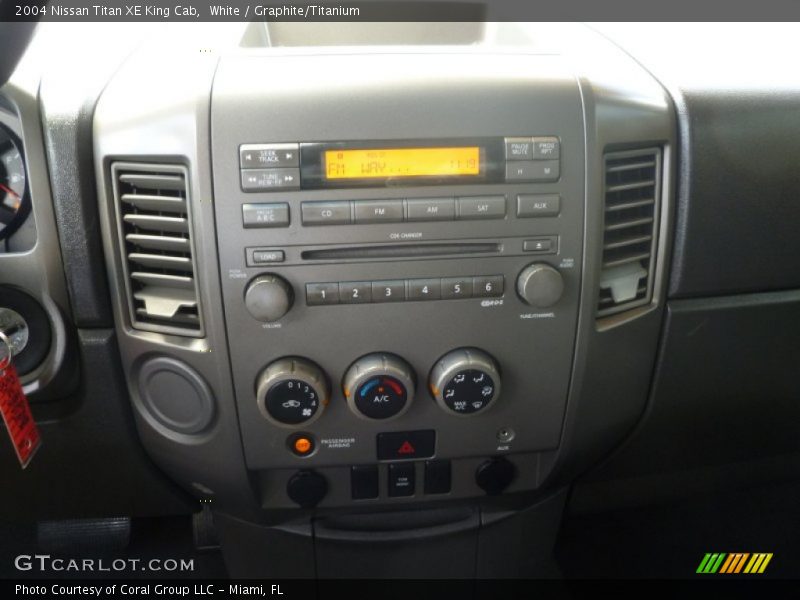 White / Graphite/Titanium 2004 Nissan Titan XE King Cab