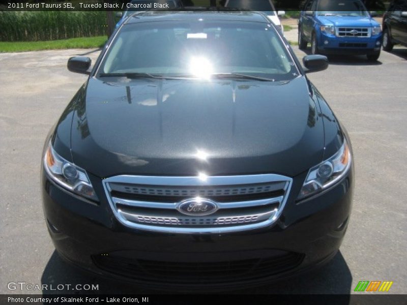 Tuxedo Black / Charcoal Black 2011 Ford Taurus SEL