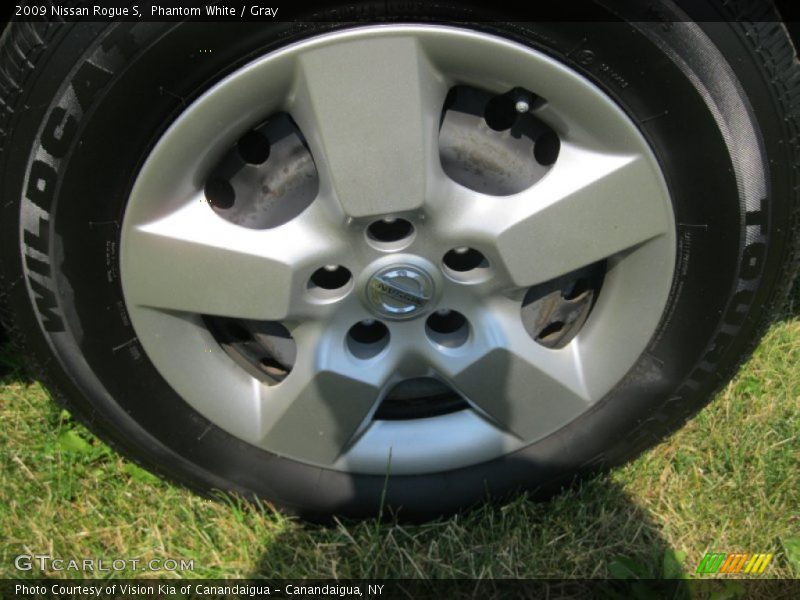Phantom White / Gray 2009 Nissan Rogue S