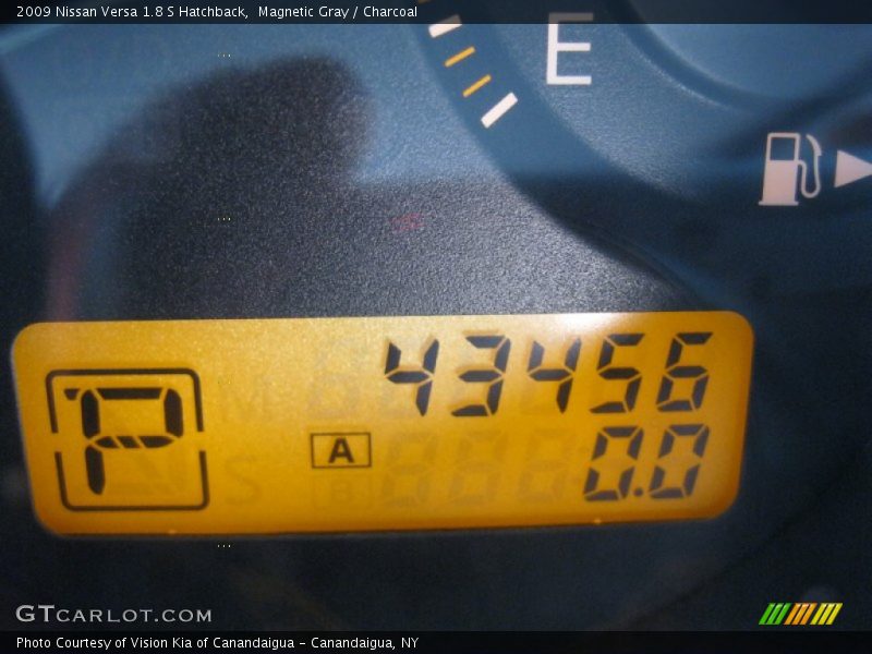 Magnetic Gray / Charcoal 2009 Nissan Versa 1.8 S Hatchback