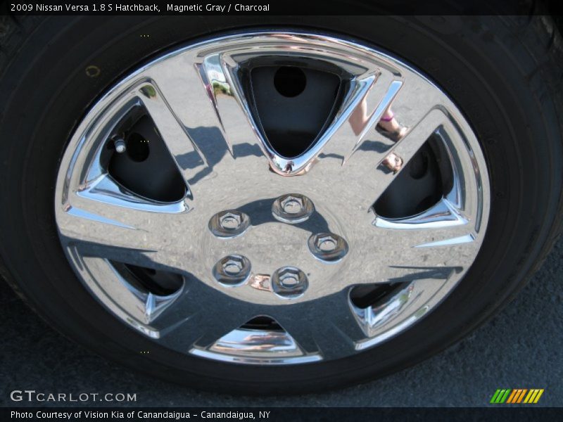 Magnetic Gray / Charcoal 2009 Nissan Versa 1.8 S Hatchback