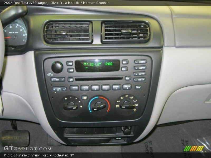 Silver Frost Metallic / Medium Graphite 2002 Ford Taurus SE Wagon