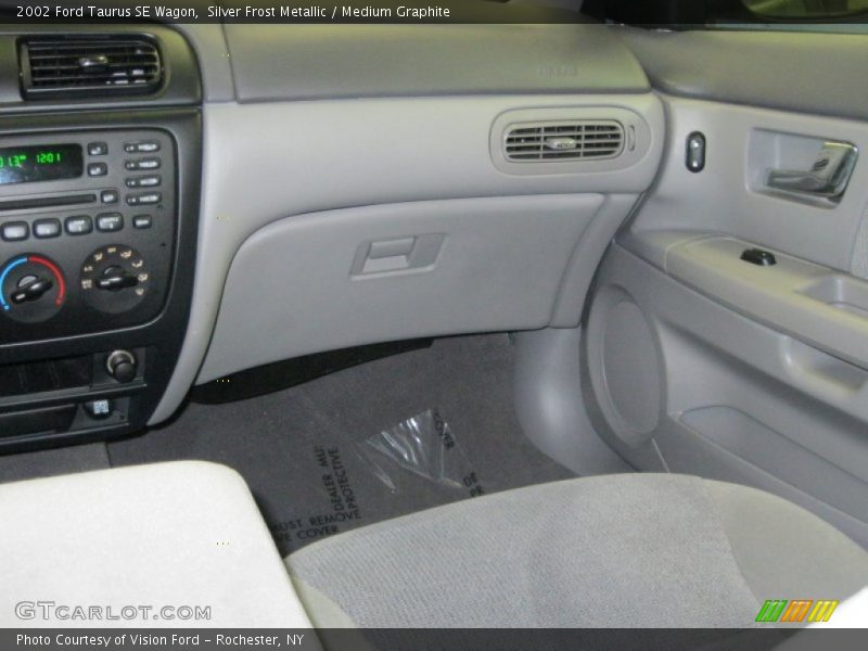 Silver Frost Metallic / Medium Graphite 2002 Ford Taurus SE Wagon