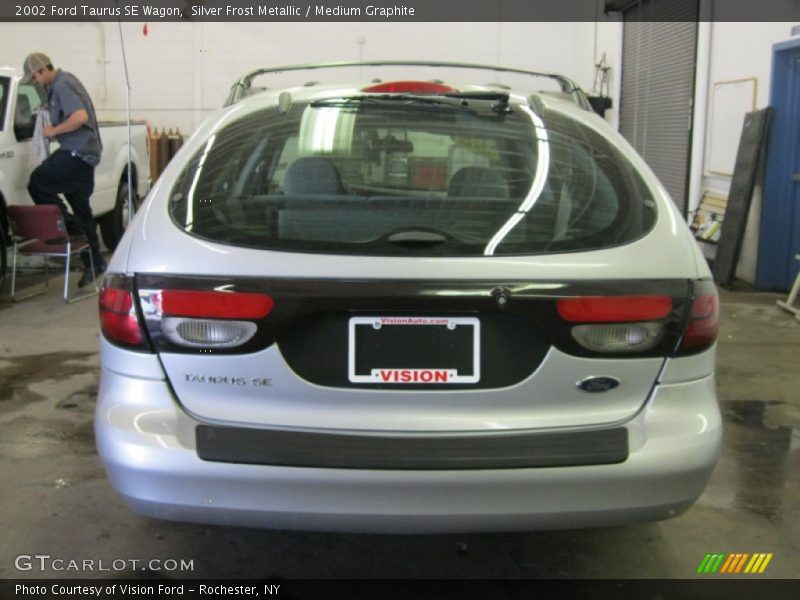 Silver Frost Metallic / Medium Graphite 2002 Ford Taurus SE Wagon