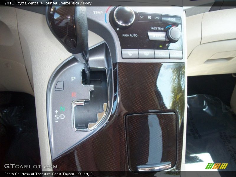 Sunset Bronze Mica / Ivory 2011 Toyota Venza I4