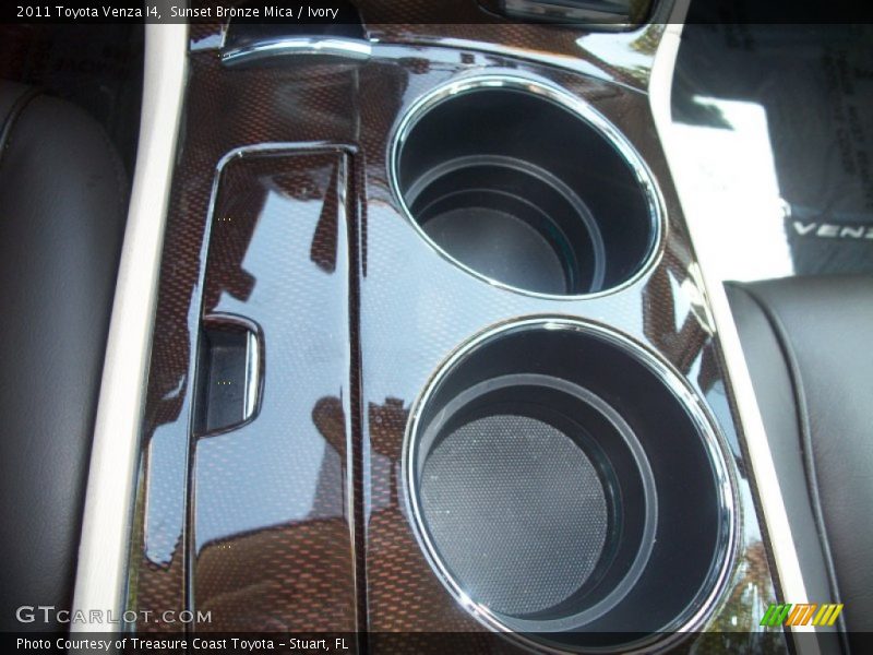 Sunset Bronze Mica / Ivory 2011 Toyota Venza I4