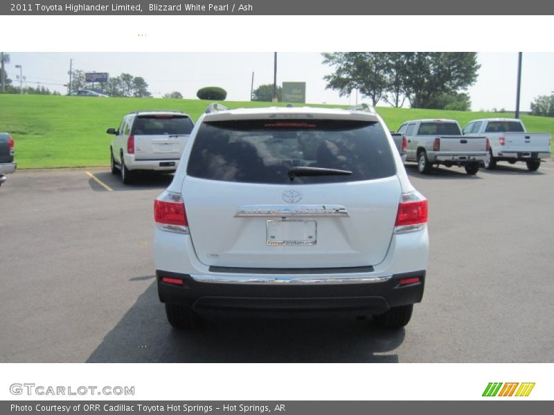 Blizzard White Pearl / Ash 2011 Toyota Highlander Limited