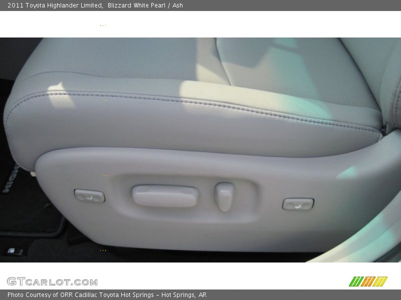 Blizzard White Pearl / Ash 2011 Toyota Highlander Limited