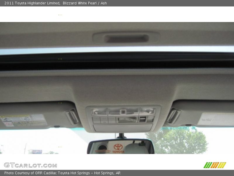 Blizzard White Pearl / Ash 2011 Toyota Highlander Limited
