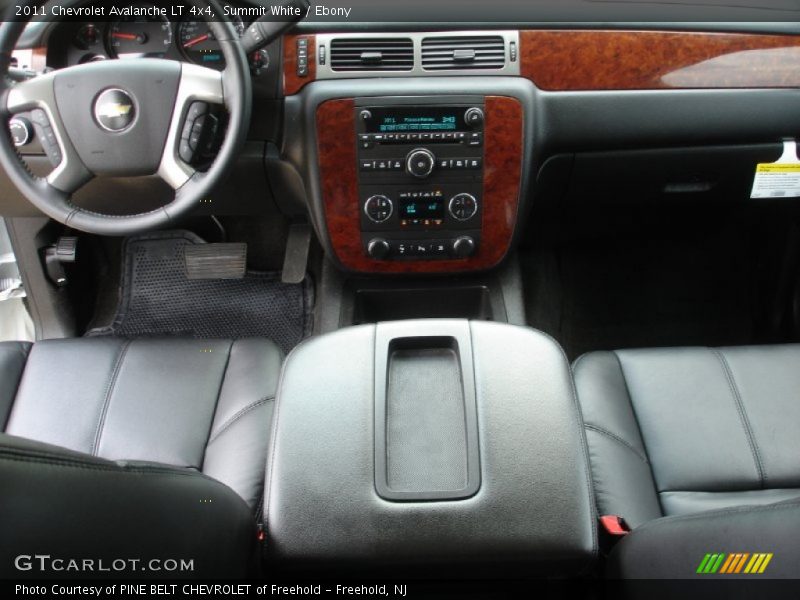 Summit White / Ebony 2011 Chevrolet Avalanche LT 4x4