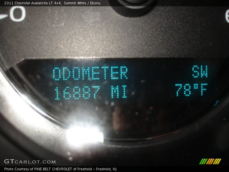 Summit White / Ebony 2011 Chevrolet Avalanche LT 4x4