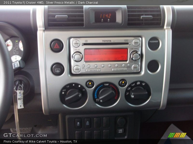Silver Fresco Metallic / Dark Charcoal 2011 Toyota FJ Cruiser 4WD